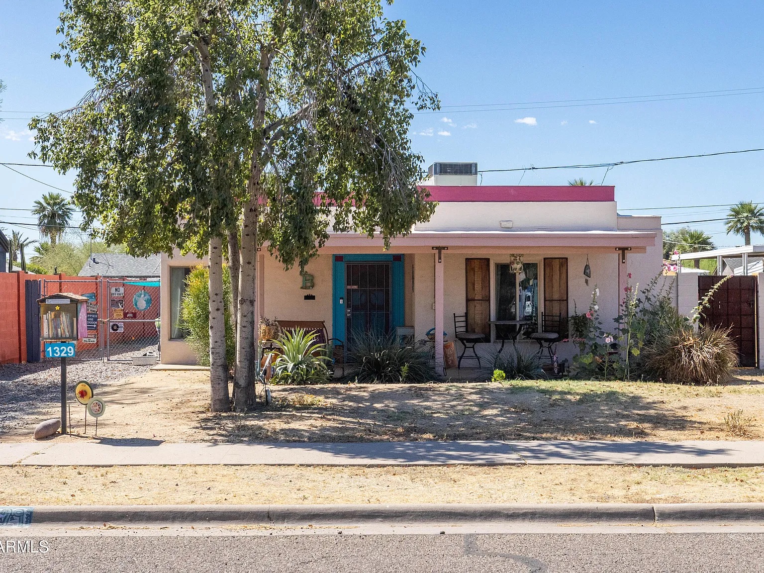 1329 E Hubbell St